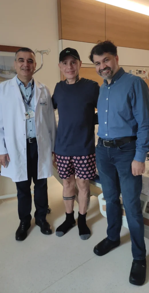 Doç. Dr. Metehan Gümüş ve cerrahi ekibi